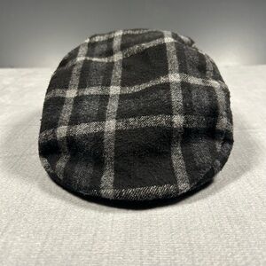 Free Authority Men's Classic Plaid Flat Cap - Black and Gray